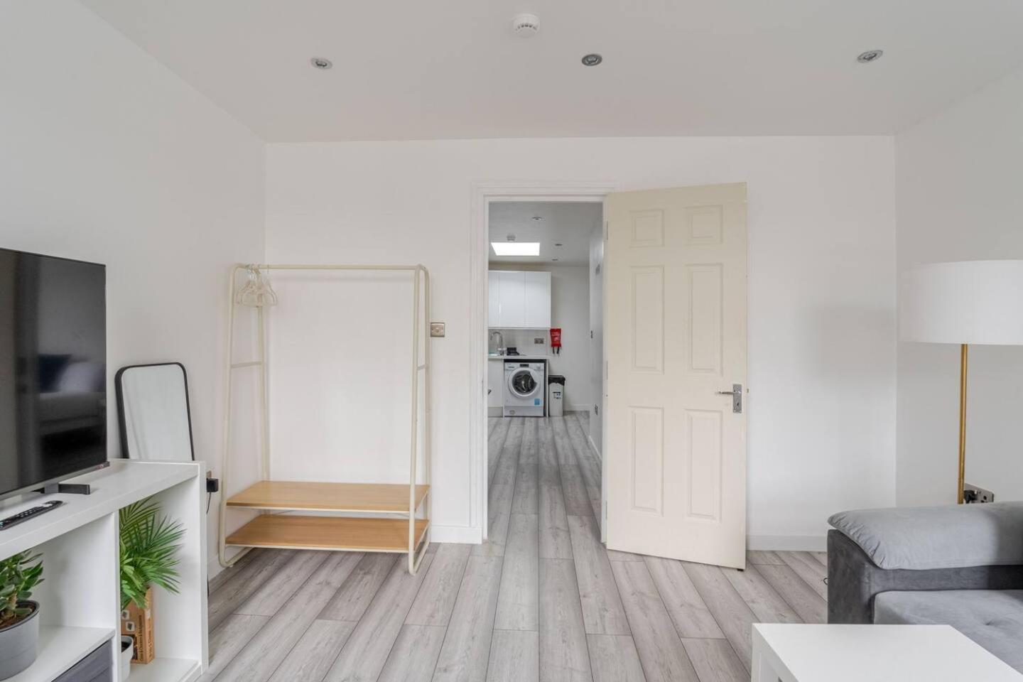 Beautiful Flat Near Central London - Entire Flat - Equipped Kitchen - Private Bathroom Buitenkant foto