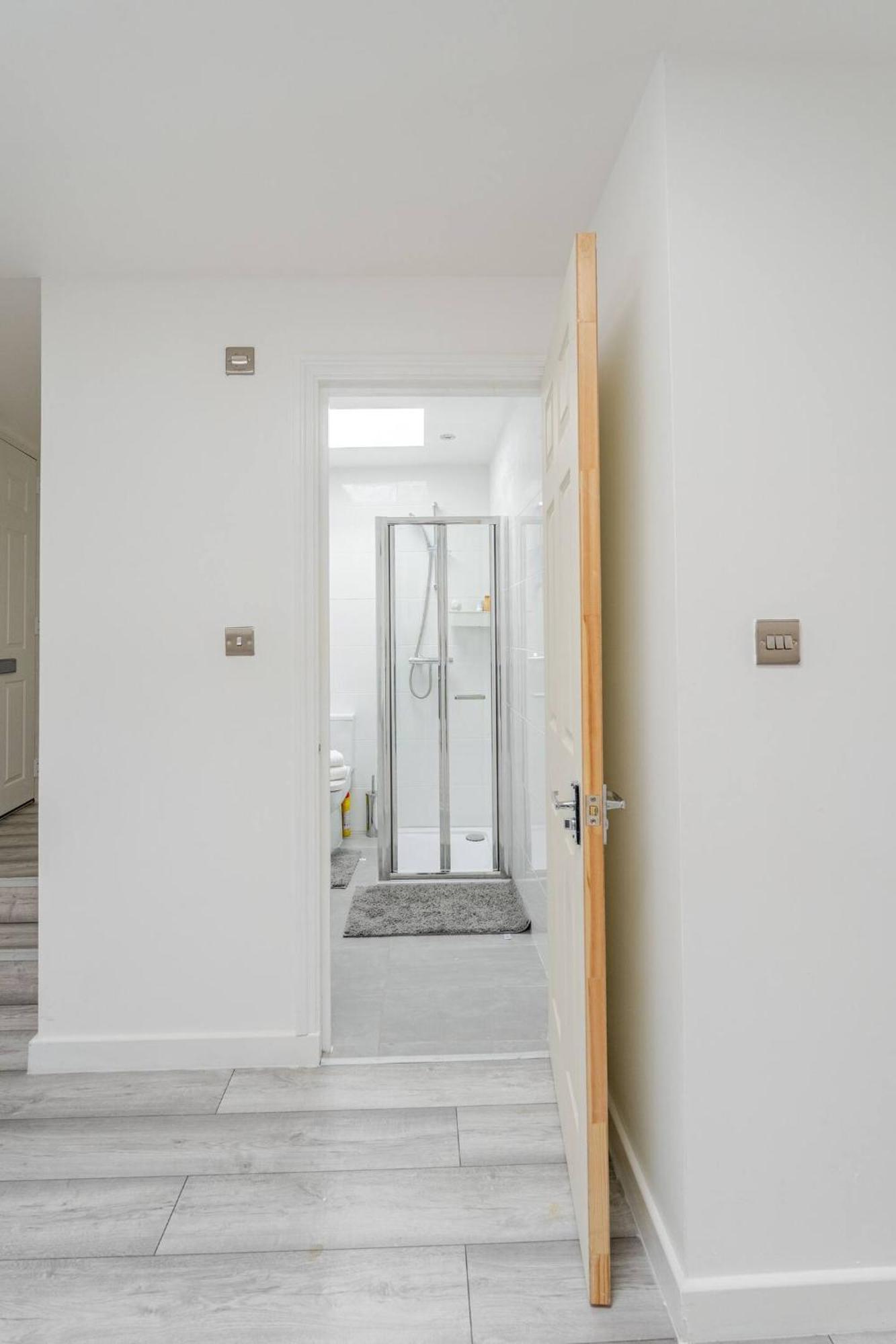Beautiful Flat Near Central London - Entire Flat - Equipped Kitchen - Private Bathroom Buitenkant foto